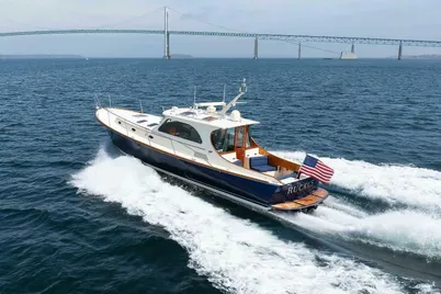 2009 Hinckley Talaria 44