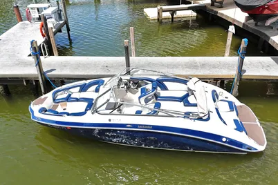 2011 Yamaha Boats 242 Limited