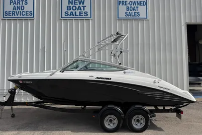 2012 Yamaha Boats AR210