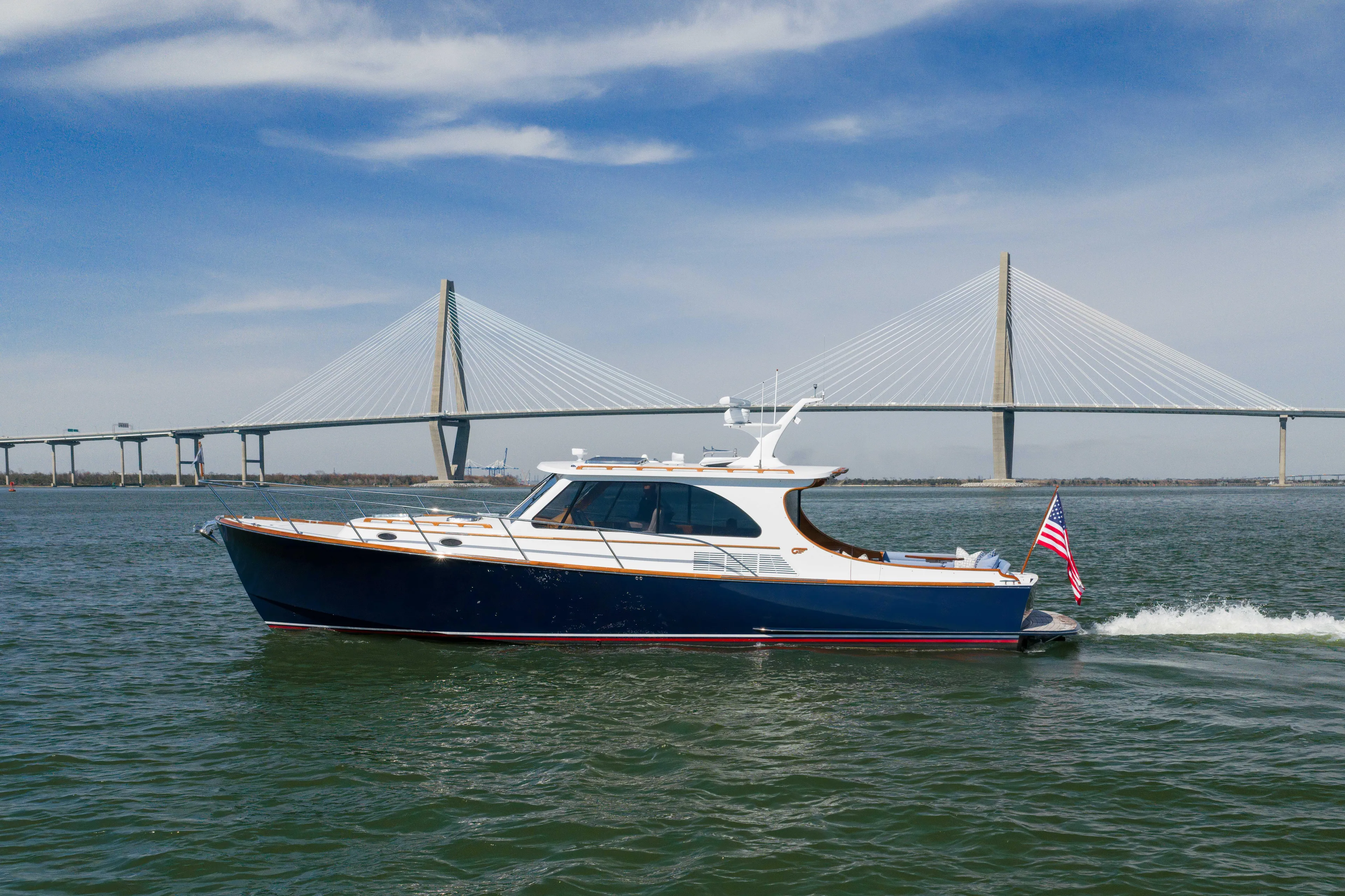 2015 Hinckley Talaria 43