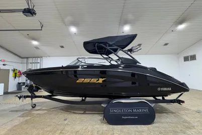 2026 Yamaha Boats 255 XD