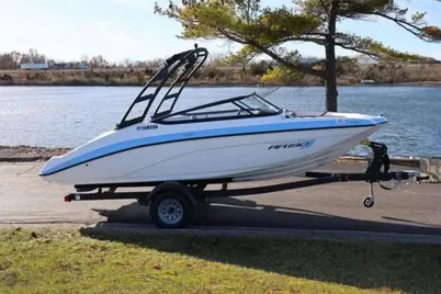 2026 Yamaha Boats AR190